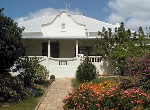 House&cat3.jpg (80697 bytes)